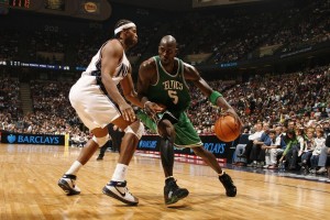 澳客|詹姆斯率队逆转取胜，湖人季后赛前景重现曙光