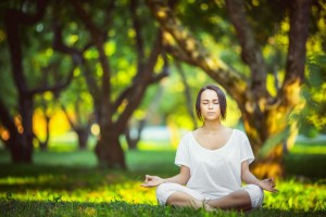 【澳客体育】皇家马德里逆转巴萨登顶西甲积分榜 本泽马梅开二度定乾坤